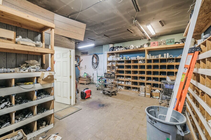 More Photos Of 340 Marconi Blvd, Copiague Warehouse For Sale