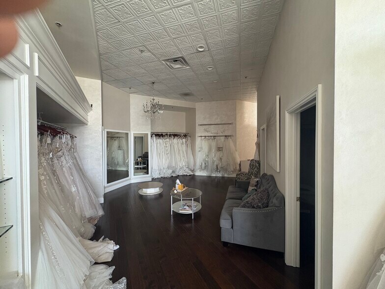 More Photos Of 2388-2400 Thousand Oaks Blvd, Thousand Oaks Freestanding For Lease