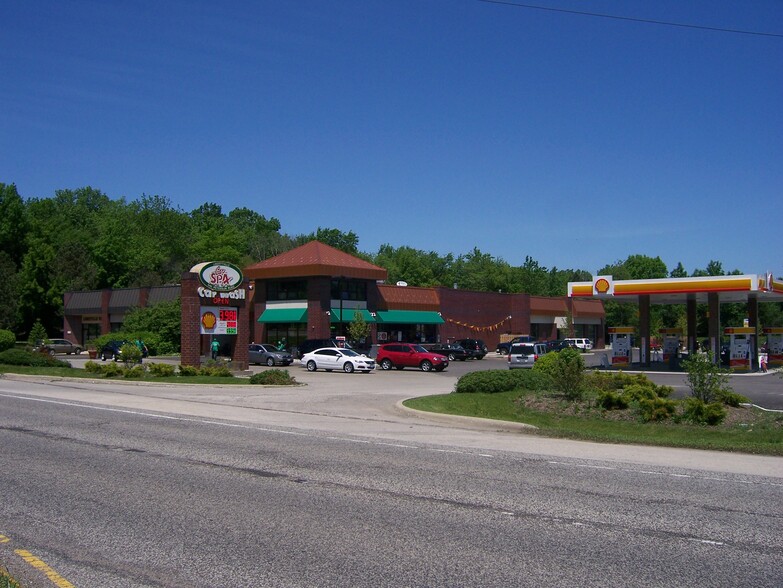 Primary Photo Of 540 Peterson Rd, Libertyville Service Station For Sale