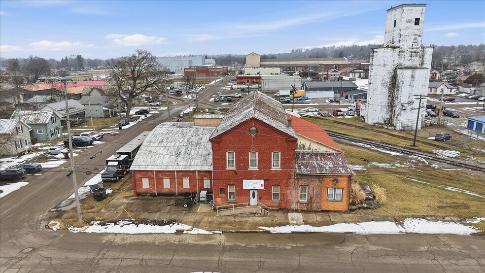 Primary Photo Of 409 W Gambier St, Mount Vernon Flex For Sale