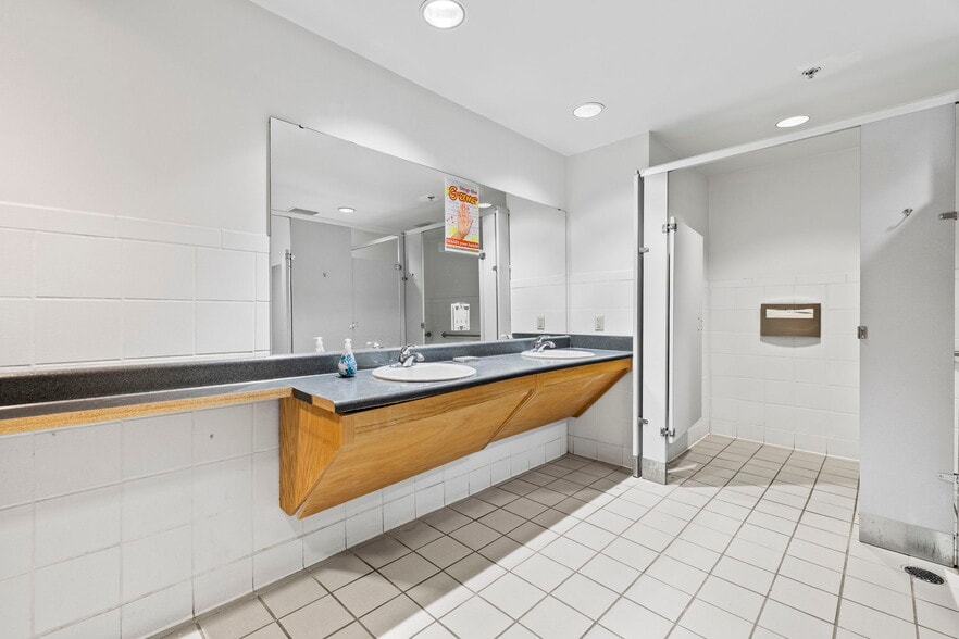 More Photos Of 4240 S Lees Summit Rd, Independence Office For Lease