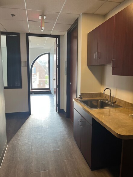 More Photos Of 754 Elden St, Herndon Office For Lease