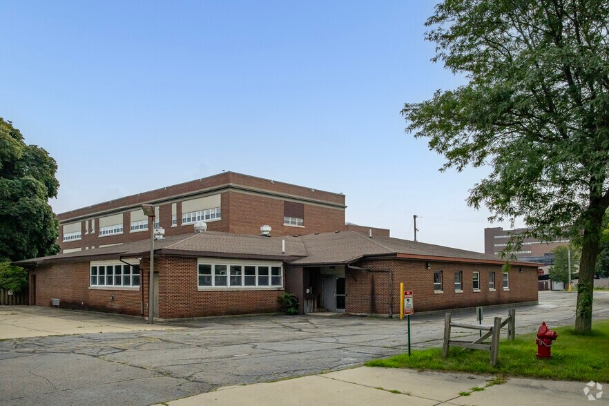 More Photos Of 1210 E Michigan Ave, Jackson Medical For Sale