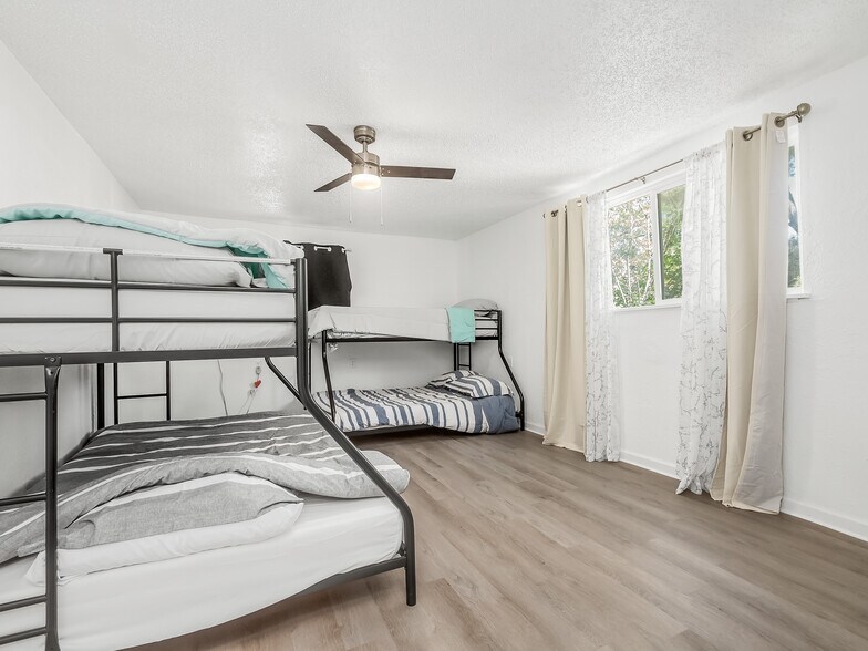 More Photos Of 32989 Weatherly Ln, North Fork Apartments For Sale