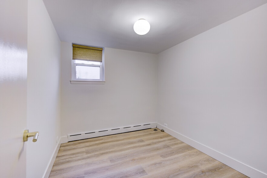 More Photos Of 8750 W 9 Mile Rd, Oak Park Office Residential For Lease