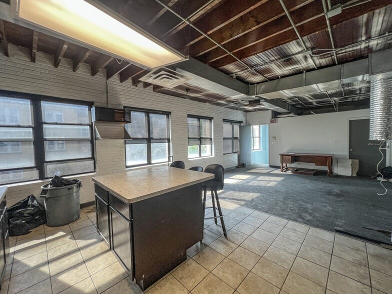 More Photos Of 4664 N Lowell Ave, Chicago Warehouse For Lease