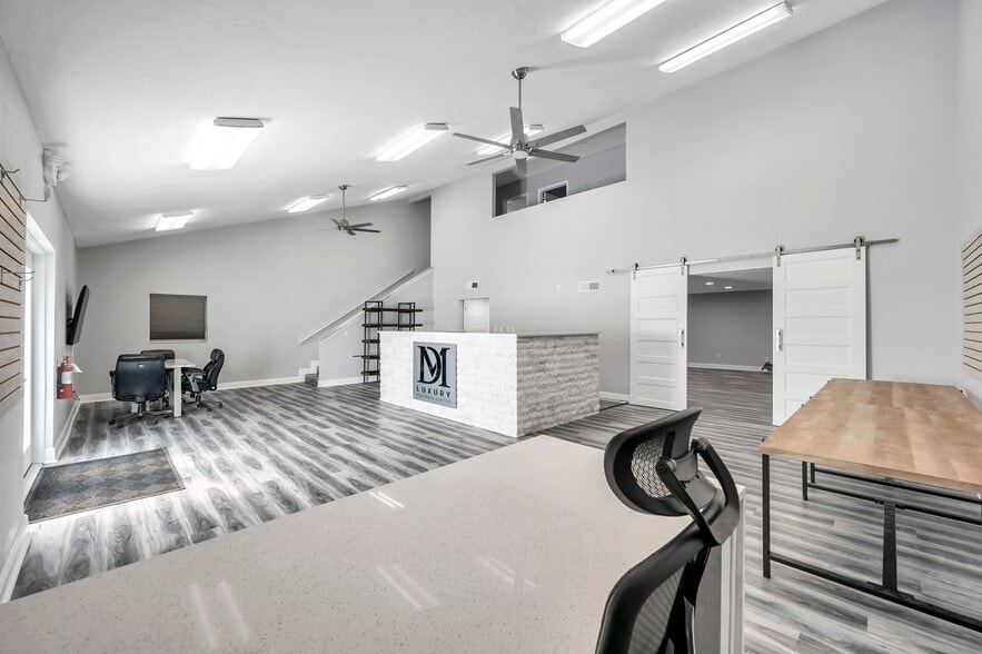 More Photos Of 7949 Ulmerton Rd, Largo Storefront For Sale