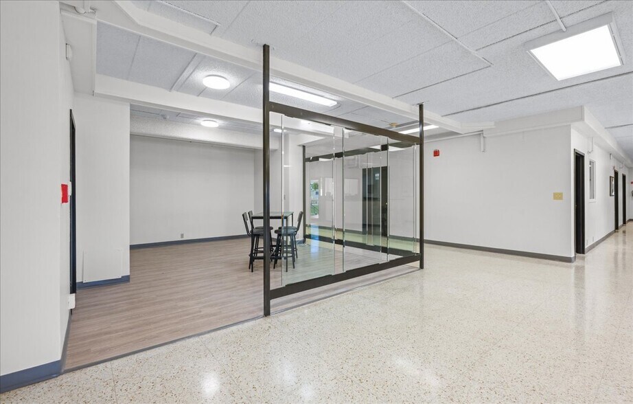 More Photos Of 2406 Fowler Ave, Omaha Office For Sale