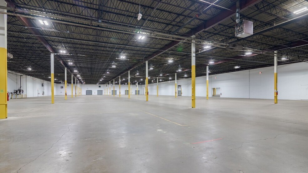 More Photos Of 1 Castle Rd, Secaucus Warehouse For Lease