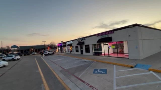 More Photos Of 1209 N Grand Ave, Gainesville General Retail For Lease