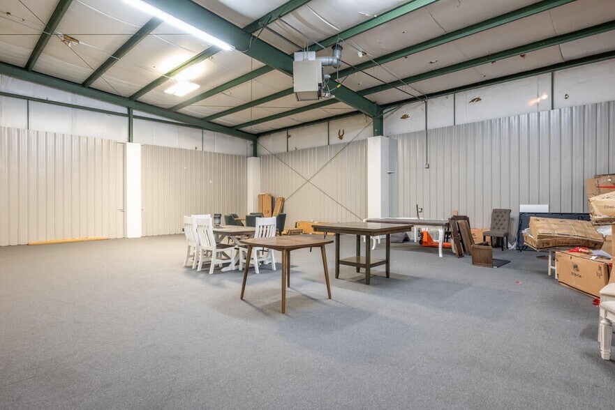 More Photos Of 208 Conway Dr, Columbus Showroom For Sale