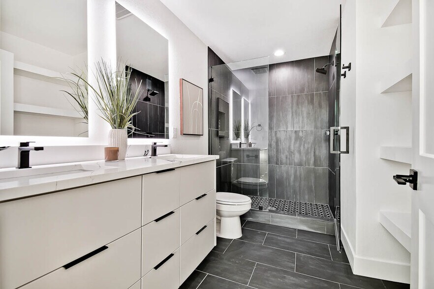 More Photos Of 204 9th St, Bentonville Apartments For Sale