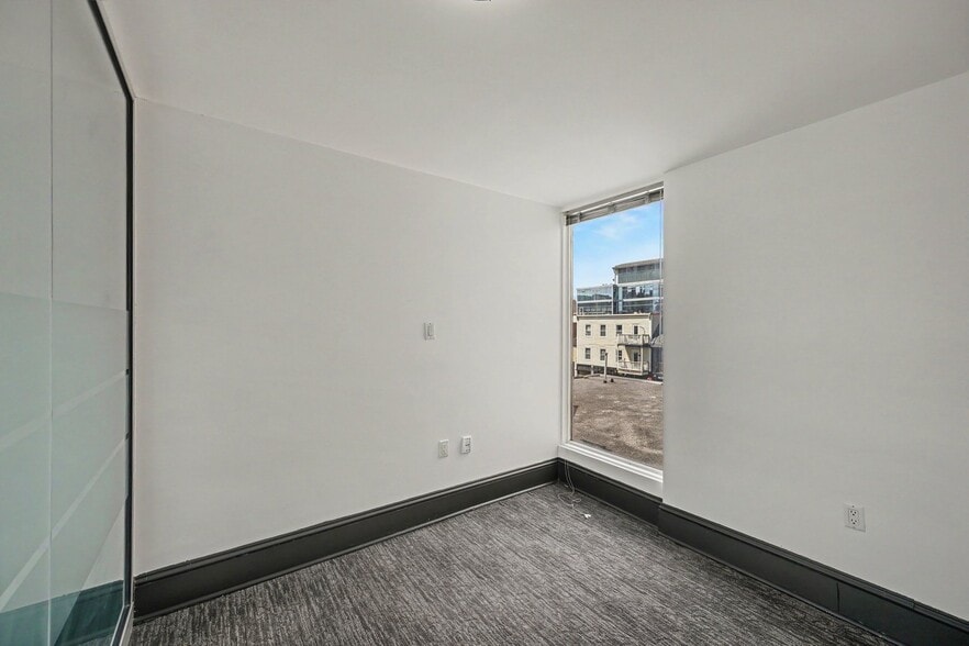More Photos Of 110 Clarence St, Ottawa Office For Lease