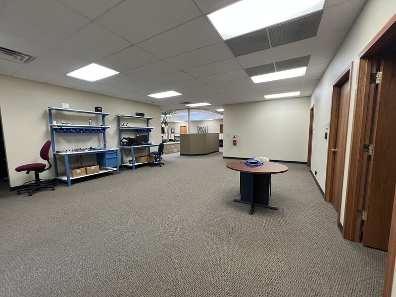 More Photos Of W223N608 Saratoga Dr, Waukesha Office For Sale