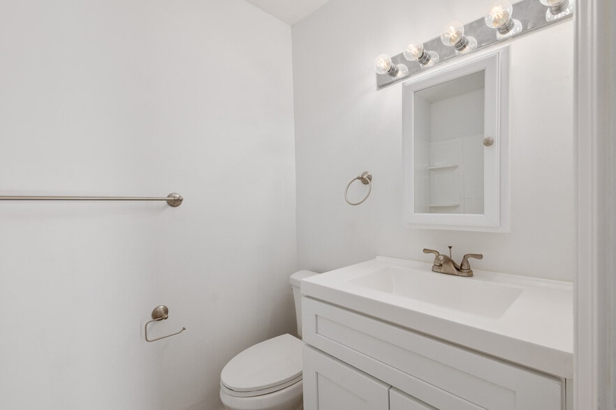 More Photos Of 2404 4th St, Cuyahoga Falls Office For Sale