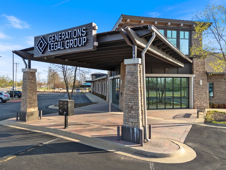 More Photos Of 2701 SE J St, Bentonville Office For Lease