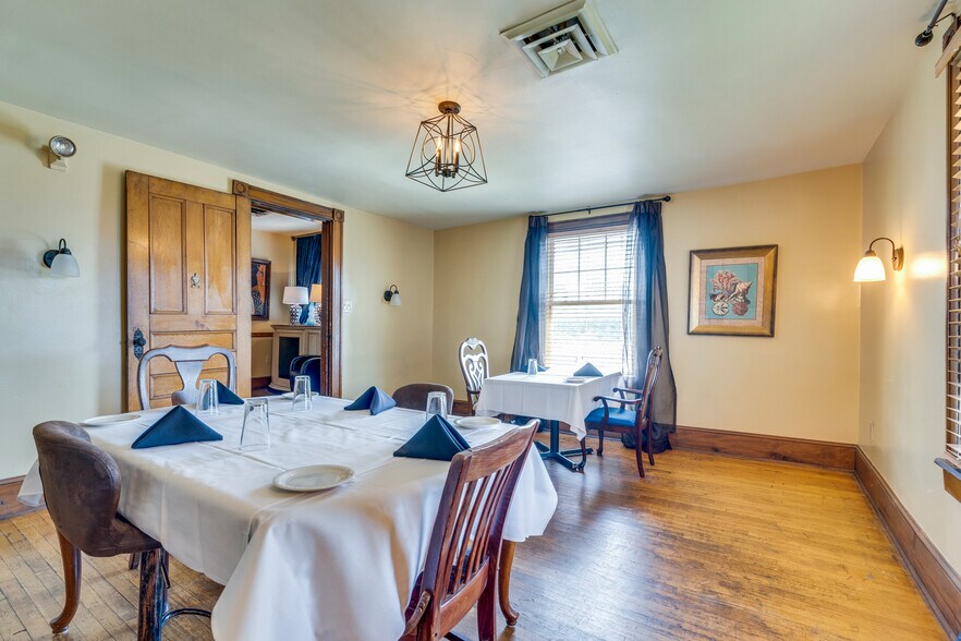 More Photos Of 412 6th St, Bristol Restaurant For Sale