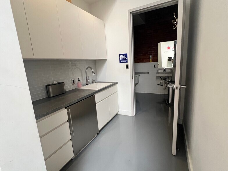 More Photos Of 1138-1148 N Western Ave, Los Angeles Loft Creative Space For Lease