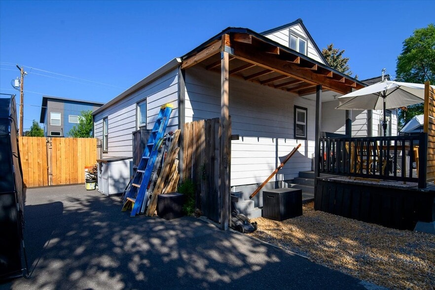 More Photos Of 736 SW 10th St, Redmond Office For Sale