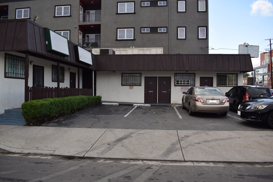 More Photos Of 11120 Burbank Blvd, North Hollywood Apartments For Lease