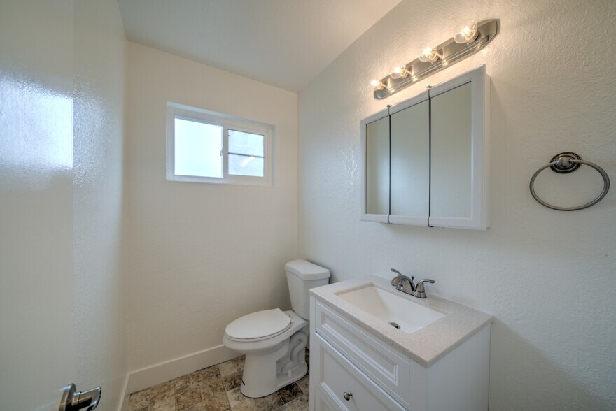 More Photos Of 28222 Lustig Ct, Hayward Apartments For Sale