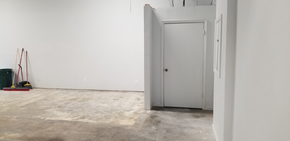 More Photos Of 700 Ritchie Rd, Capitol Heights Light Manufacturing For Lease