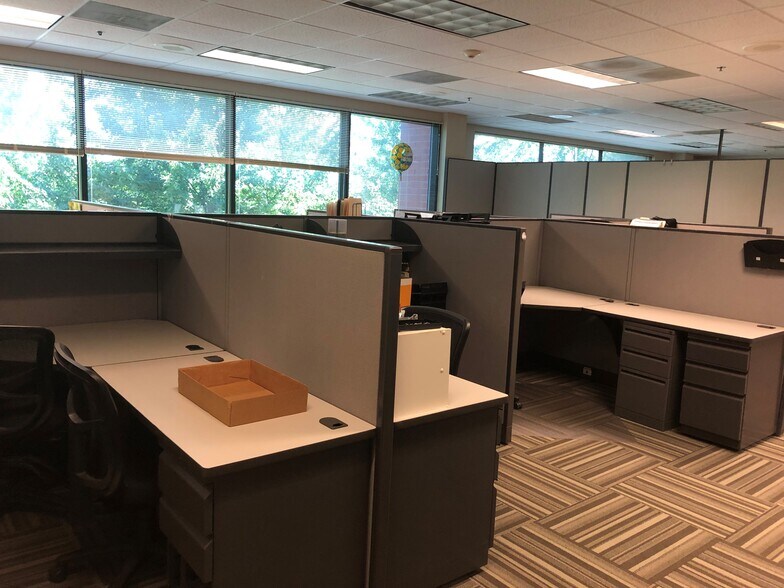 More Photos Of 4200 Cantera Dr, Warrenville Business Park For Sale