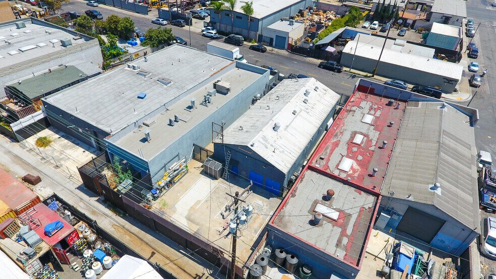 More Photos Of 1661 Cota Ave, Long Beach Service For Sale