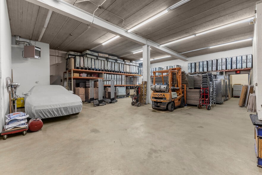 More Photos Of 24101 W Warren St, Dearborn Heights Freestanding For Sale