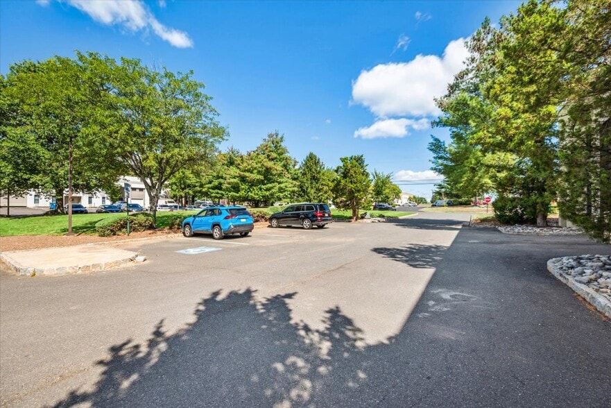 More Photos Of 14 Ilene Ct, Hillsborough Flex For Sale