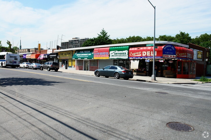 More Photos Of 7912-7912 Parsons Blvd, Flushing Storefront For Lease