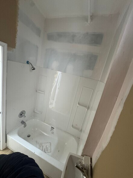 More Photos Of 2449 Shirley Ave, Baltimore Flex For Sale