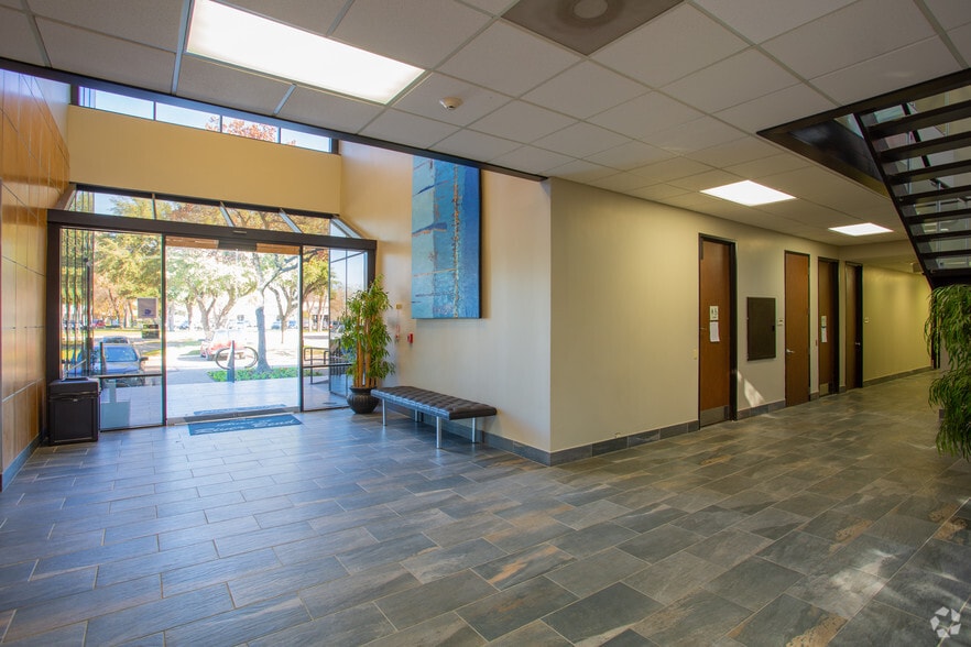 More Photos Of 1230 River Bend Dr, Dallas Unknown For Lease