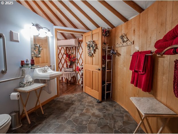 More Photos Of 87991 Territorial Rd, Veneta Hospitality For Sale