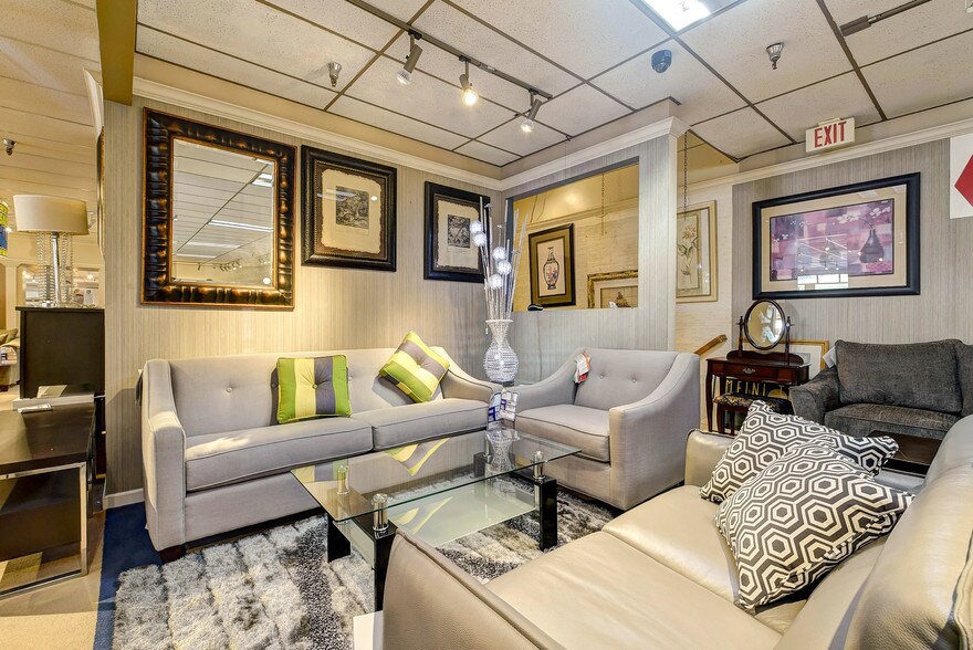 More Photos Of 20423 Highway 99, Lynnwood Freestanding For Sale