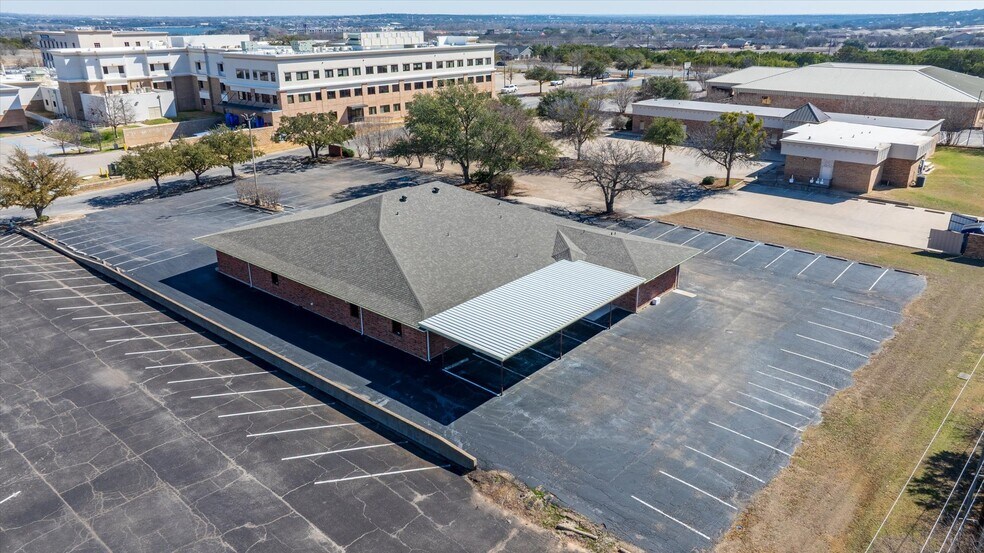 More Photos Of 1318 Paluxy Rd, Granbury Office For Sale