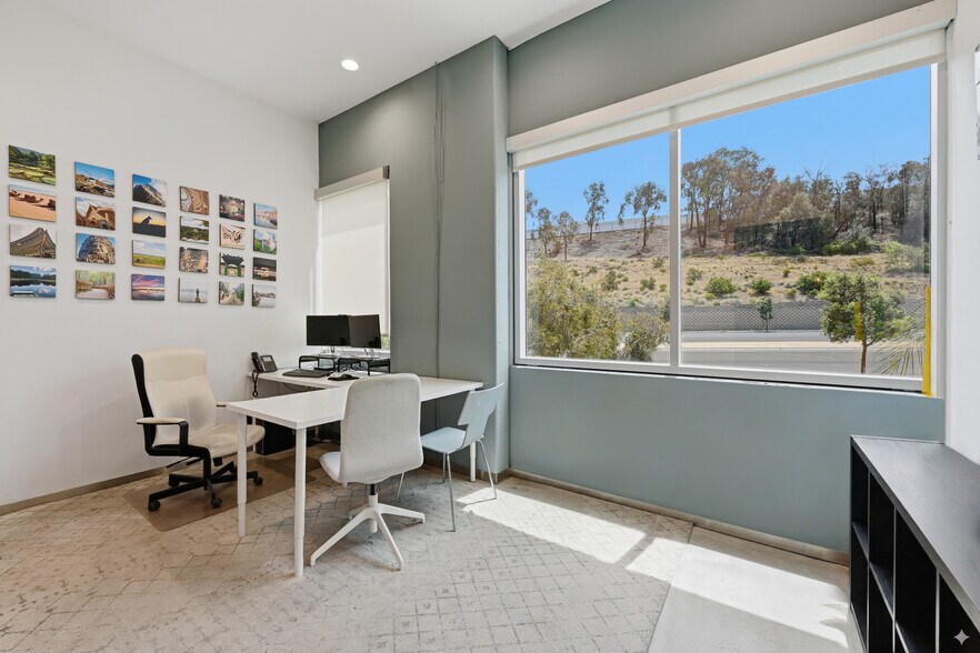 More Photos Of 8495 Redwood Creek Ln, San Diego Manufacturing For Sale