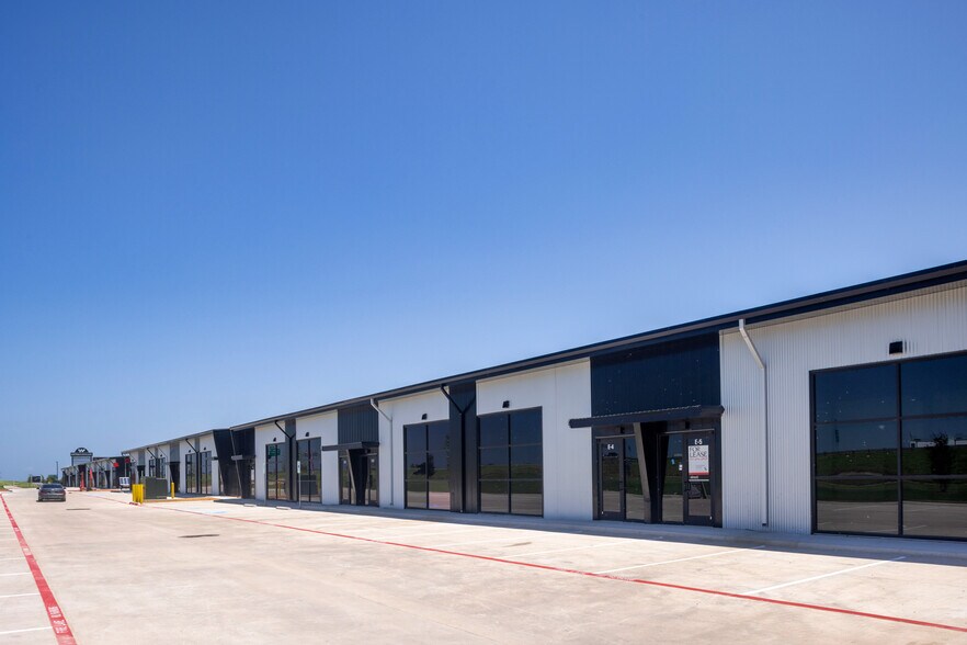 More Photos Of 700 N Jim Wright Fwy, White Settlement Warehouse For Lease