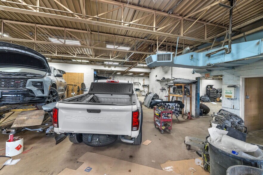More Photos Of 29300 Goddard Rd, Romulus Manufacturing For Sale