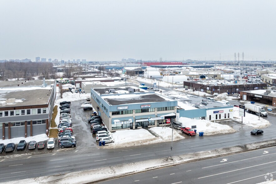 More Photos Of 2282-2296 Boul Industriel, Laval Storefront Retail Office For Lease