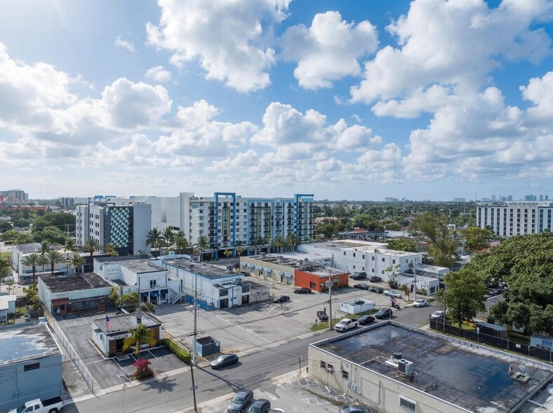 More Photos Of 13-17 N Federal Hwy, Dania Storefront For Sale