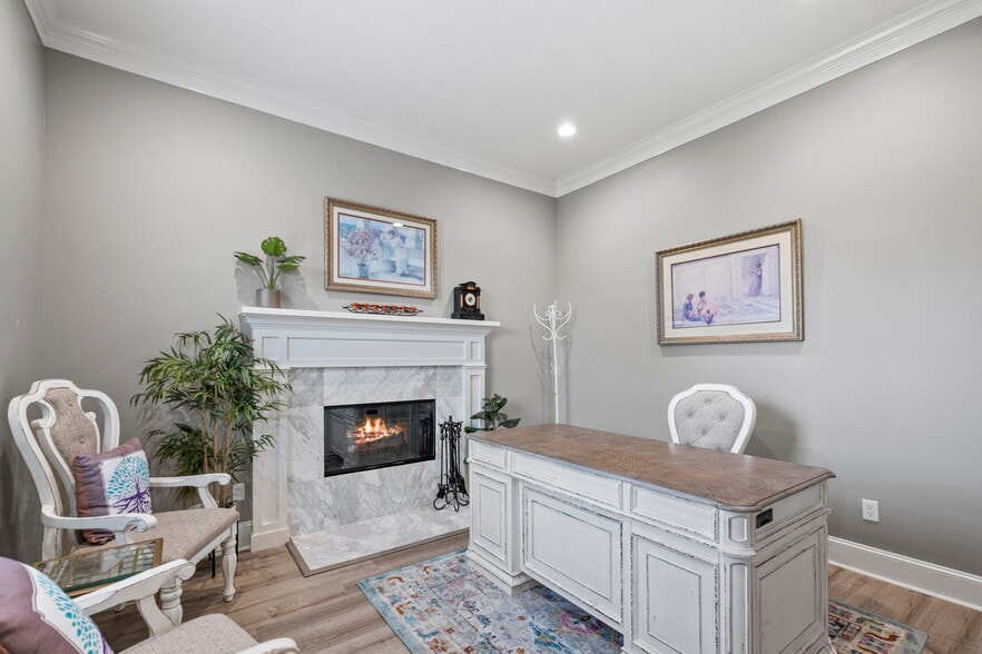 More Photos Of 303 Longmire Rd, Conroe Office For Sale