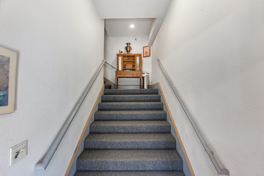 More Photos Of 202 NE 1st, Winlock Storefront Retail Office For Sale