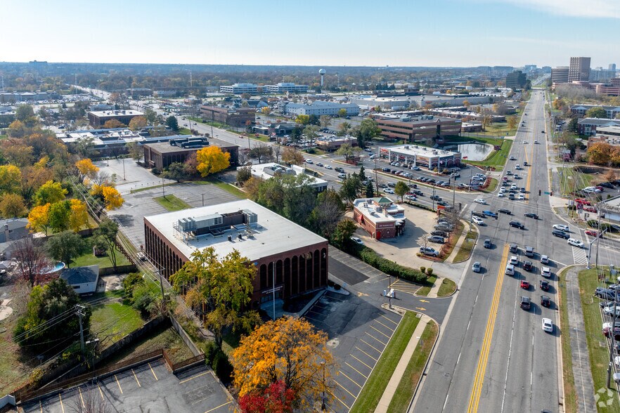 More Photos Of 2115 Butterfield Rd, Oak Brook Office For Lease