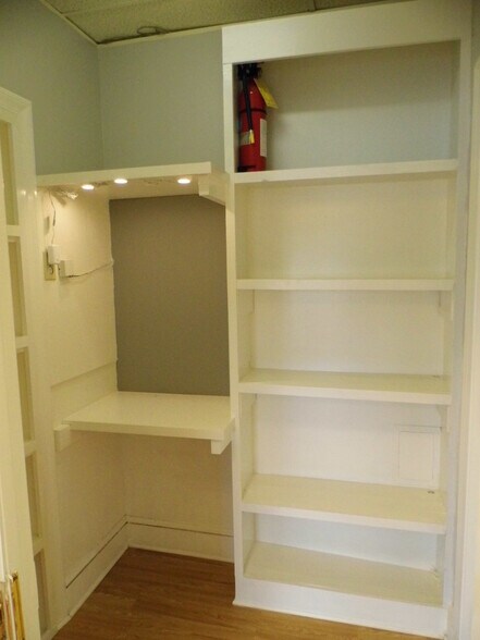 More Photos Of 200 Market Pl, Roswell Office Residential For Lease