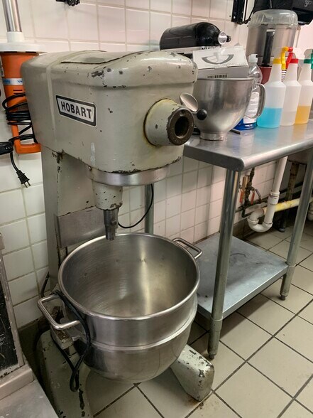 More Photos Of 307 N Broadway, Green Bay Restaurant For Sale