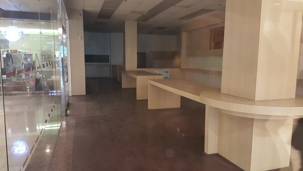 More Photos Of 3680 Wilshire Blvd, Los Angeles Health Club For Lease