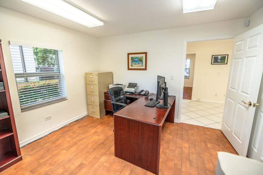 More Photos Of 18 NE 2nd Ave, Dania Beach Office For Sale