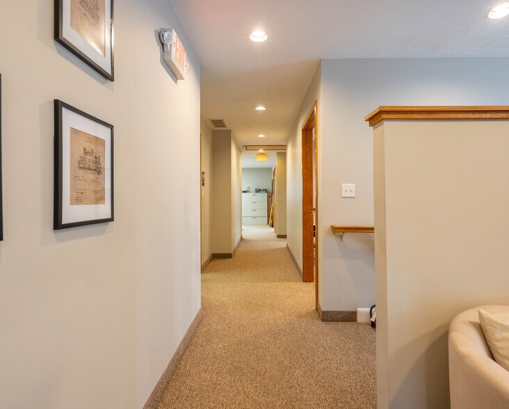 More Photos Of 415 Main St, Spencer Office For Sale