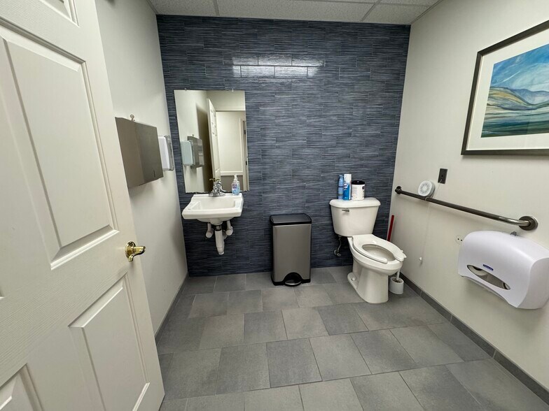 More Photos Of 5 Durham Rd, Guilford Medical For Lease